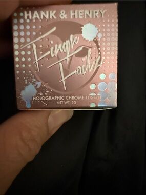 Hank & Henry - Kiss My Retro | Holographic Chrome Lustre Eyeshadow